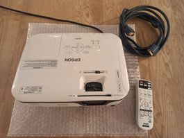 Beamer Epson EB-W12 mit Fernbedienung