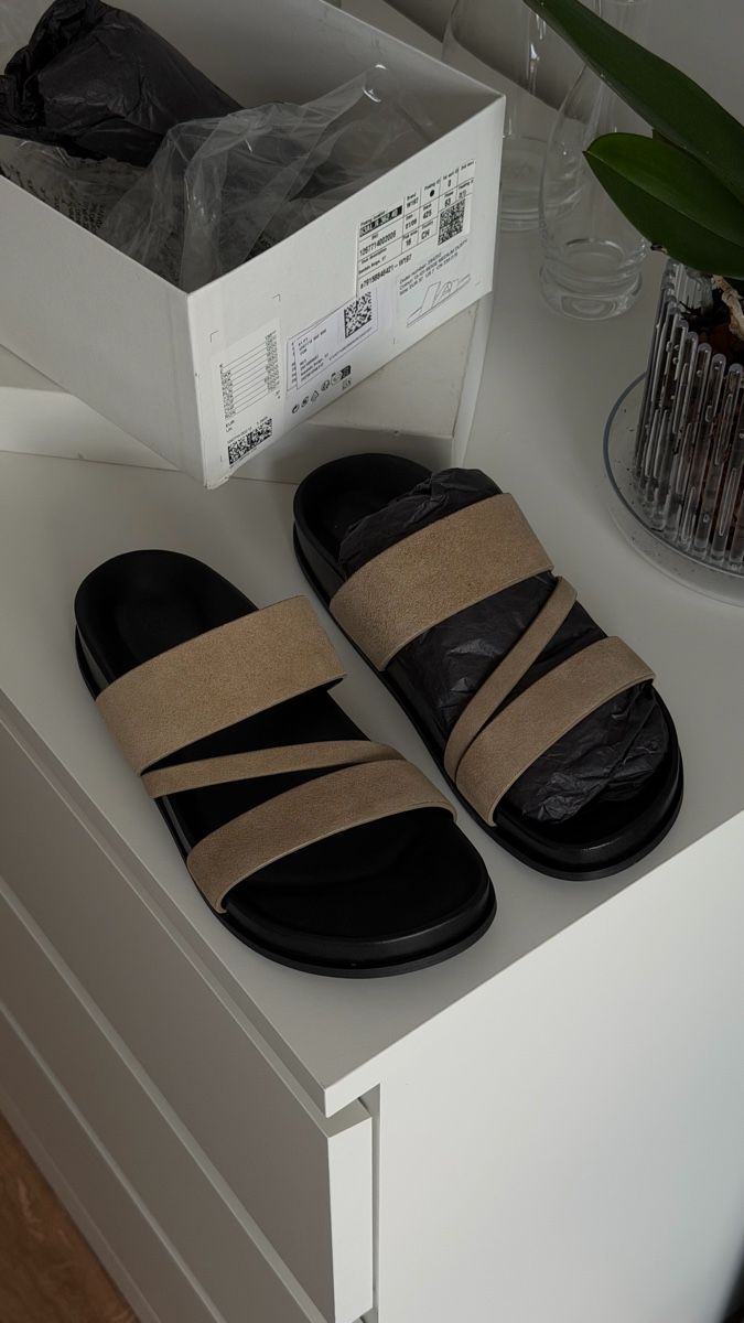 Cos Scarpe da donna: Cos leather sandals  – Nuovo e nell'imballaggio originale da Paradiso venduto da viorea 7