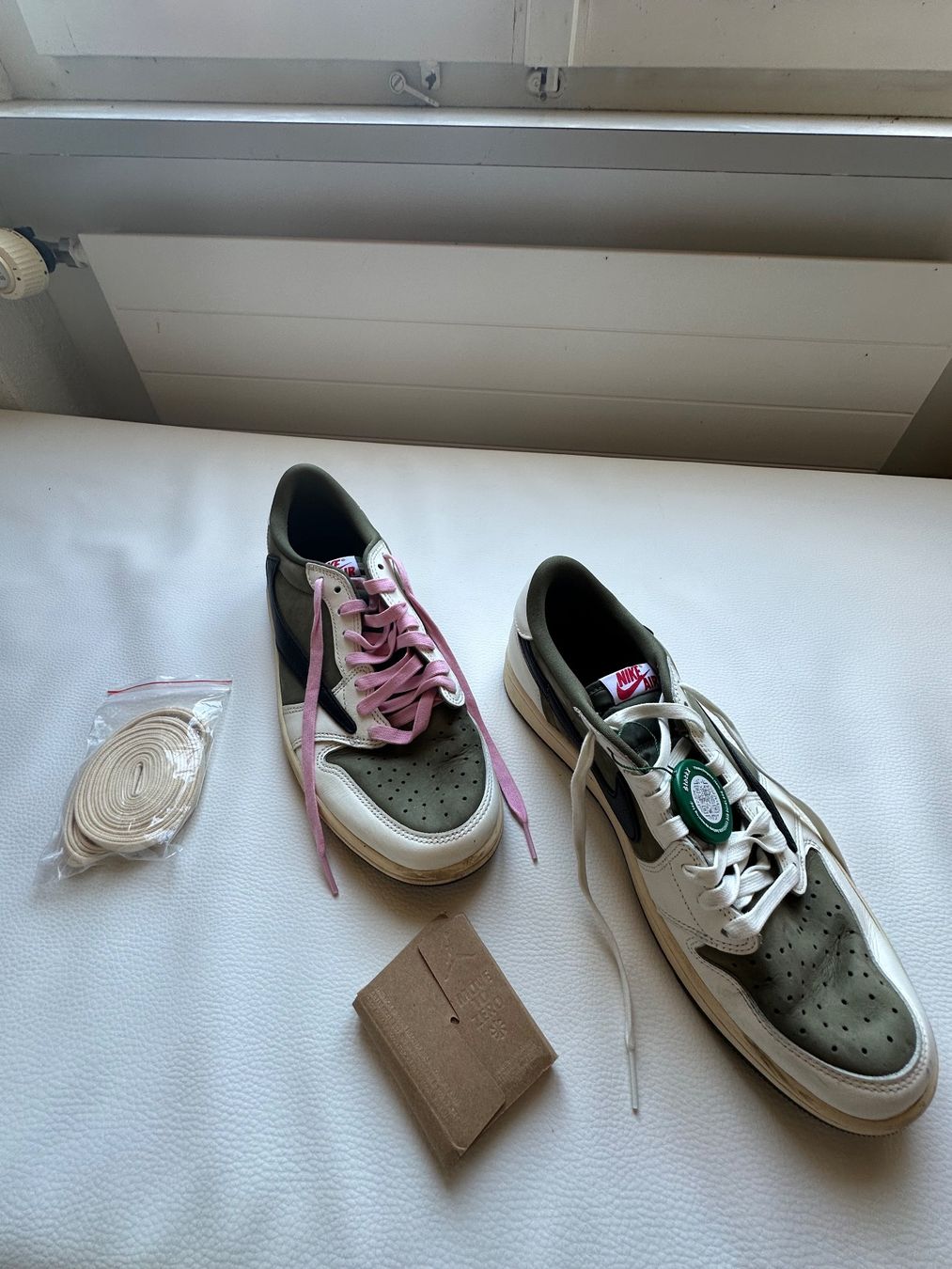 Nike Chaussures hommes: Jordan 1 Retro Low Travis Scott, Reverse Medium Olive – D'occasion à St. Gallen par mar_9ffx 4