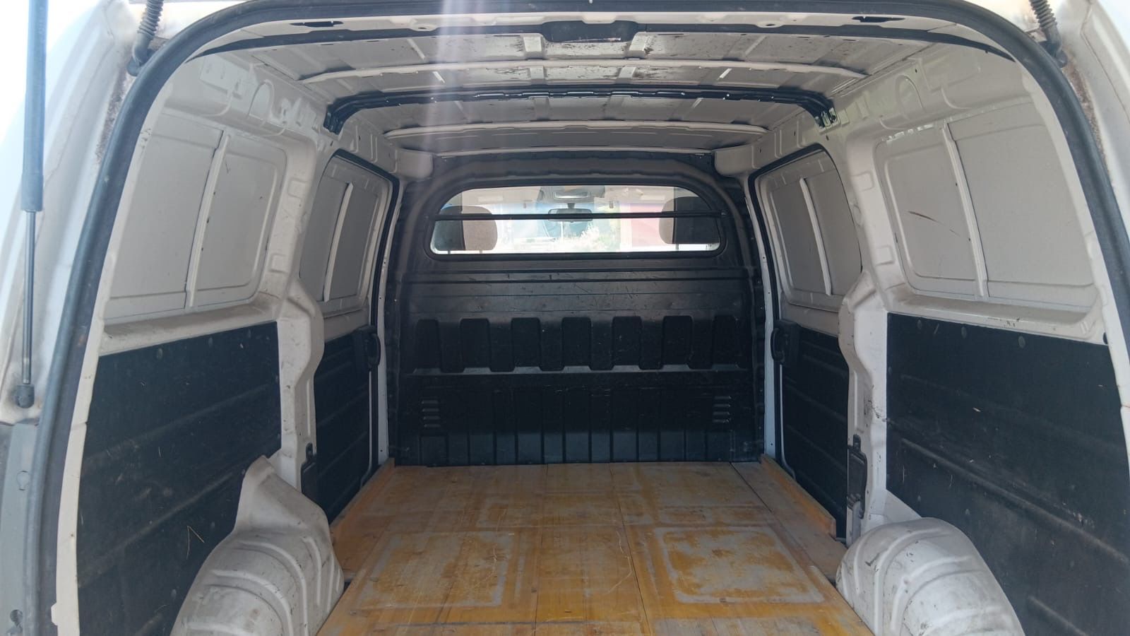 Hyundai Nutzfahrzeuge: HYUNDAI H-1 Cargo 2.5 – Gebraucht aus Rebstein von TonyRasta-Autohandel 7