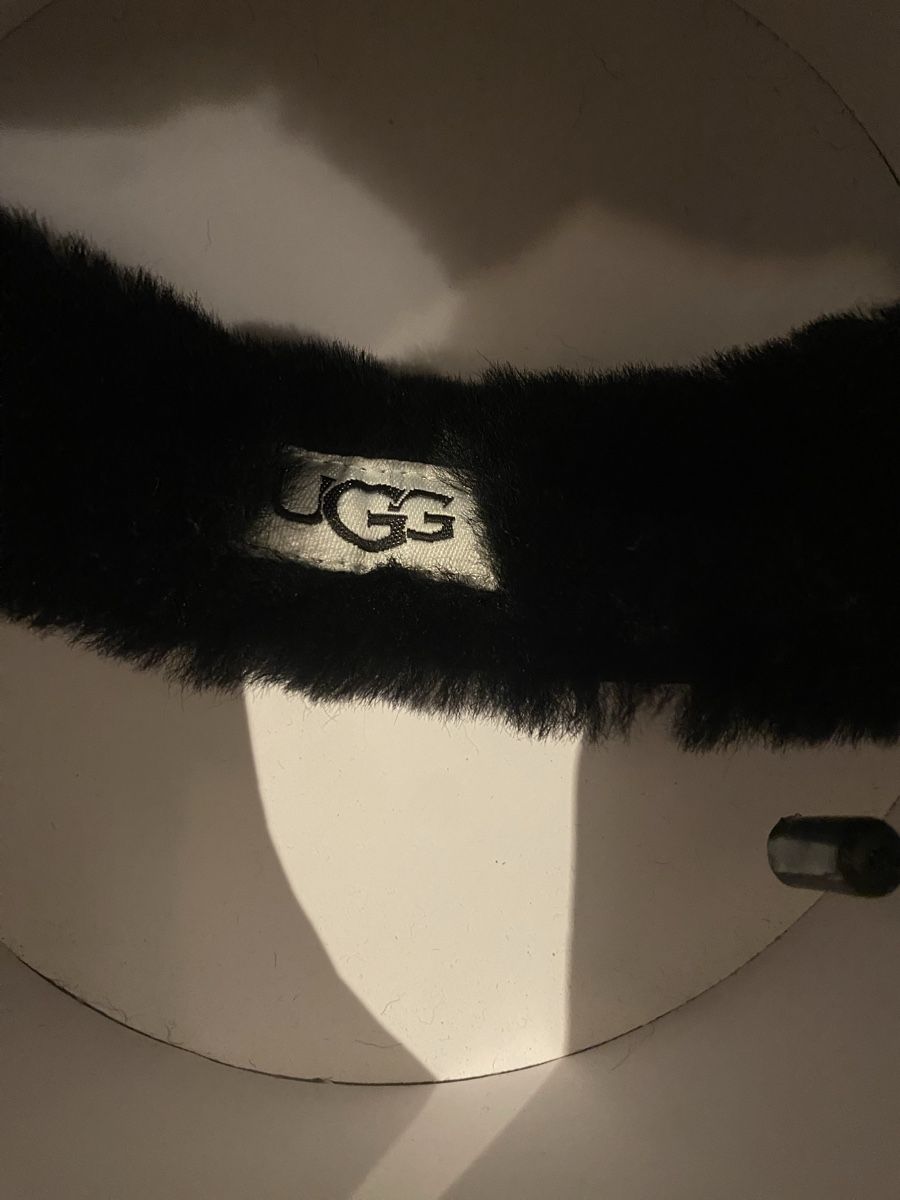 Ugg Copricapi, berretti & cappellini: UGG Ohrenschützer – Schwarz – Usato da Pfäffikon ZH venduto da Sere97 1