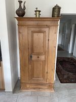 Schrank  Massiv antik guter Zustand 1 Türe