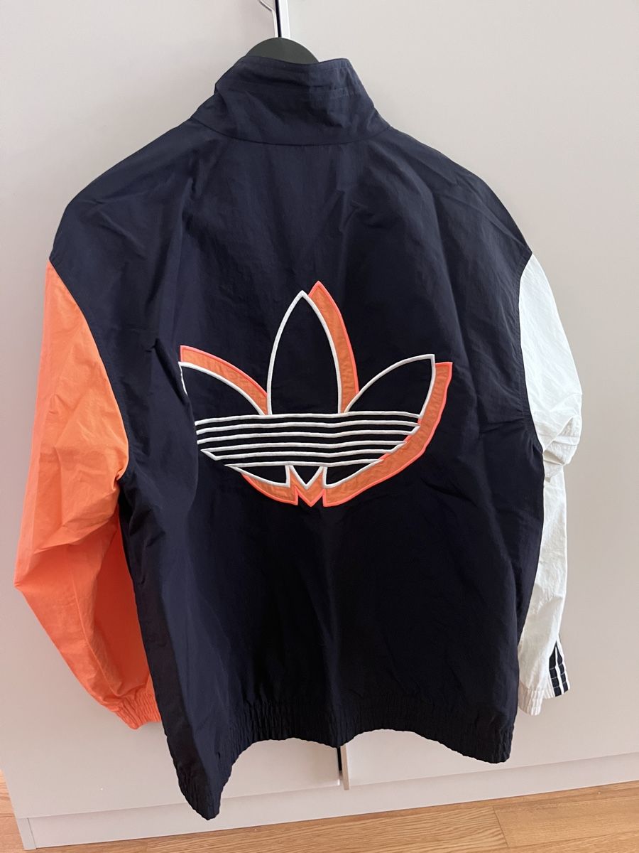 Adidas Giacche: Adidas Jacke Grösse L neuwertig – Usato da Allschwil venduto da Emanuel10 1