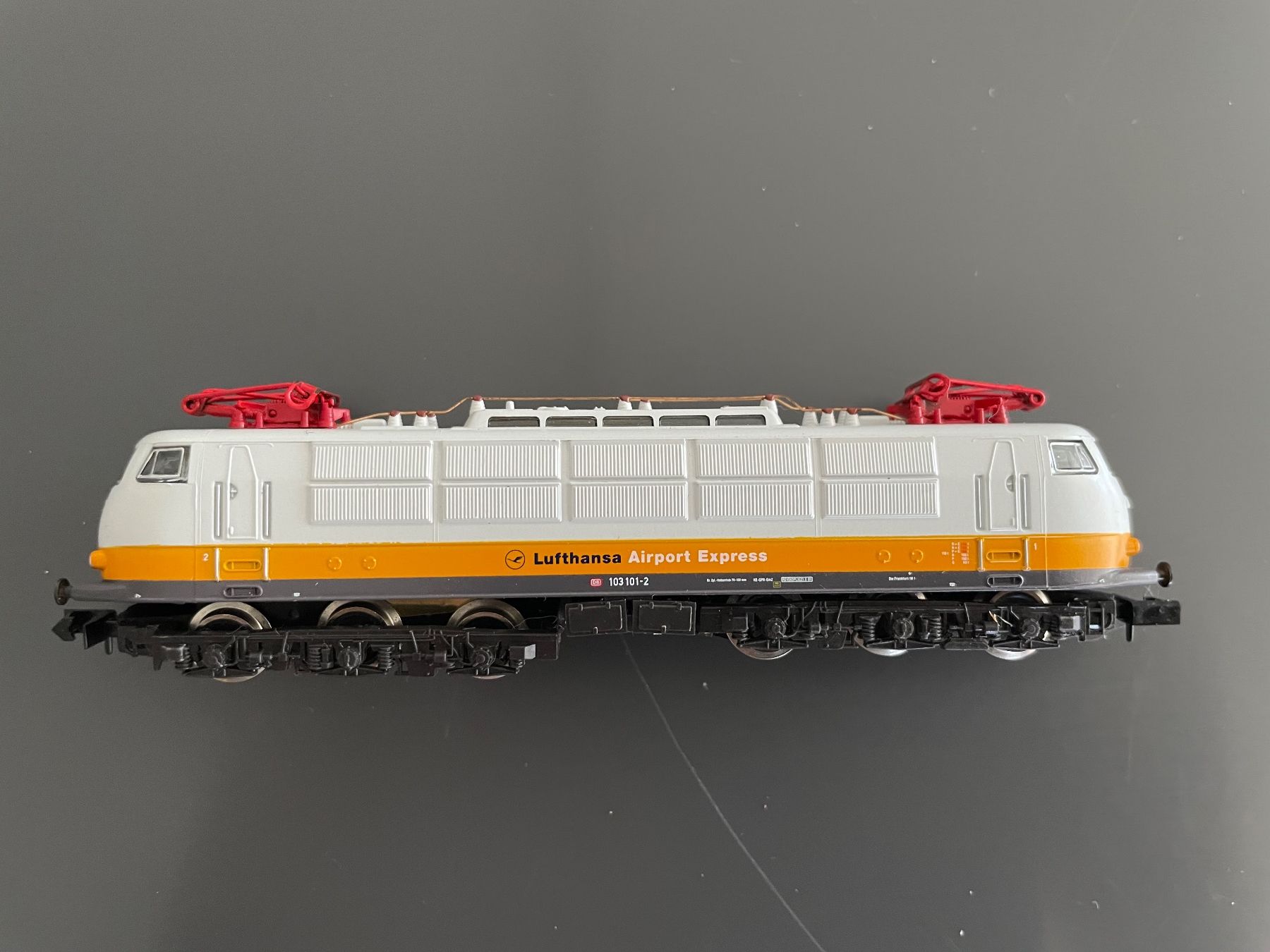 Arnold Modellini di ferrovie: Arnold Spur N 2354 E Lok Lufthansa – Usato da Rorschach venduto da Karotten 1