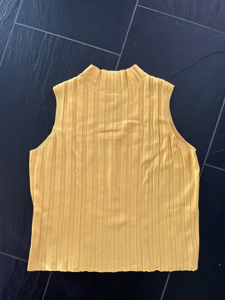 Topshop Tops: Sonnengelbes Strickshirt TopShop, ärmellos - SOMMERAKTION – D'occasion à Bremgarten AG par Belana0