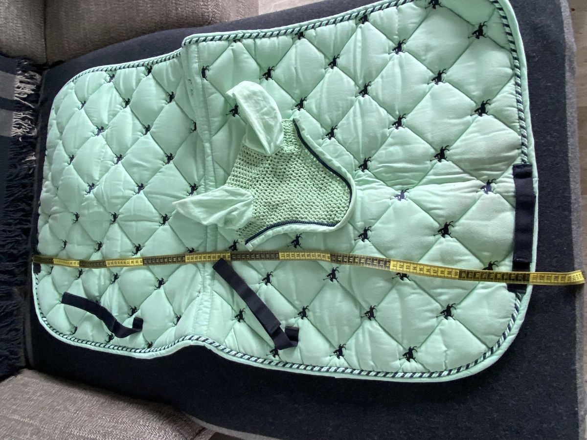 Selle & Accessori: Couverture de selle d’équitation + cache oreilles concours – Usato da Crans-Montana venduto da DecoVal555 3