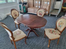Stilmöbel Set aus Tisch und 4 Stühle mit Gobelin Muster
