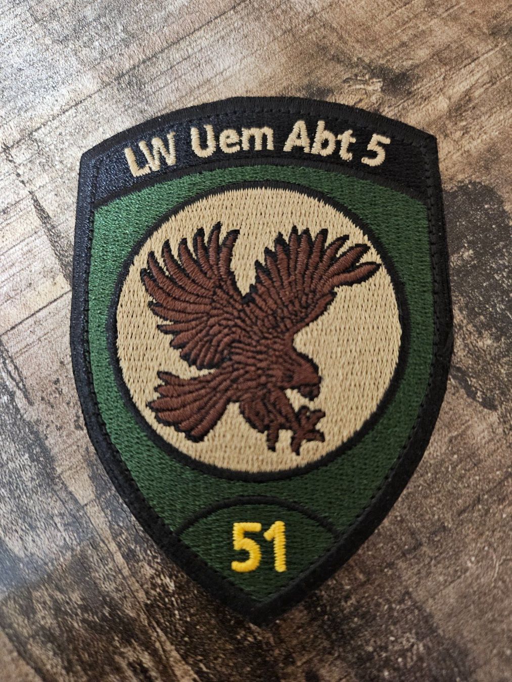 Schweizer Armee Plaketten & Abzeichen: Schweizer Armee Badge "LW Uem Abt 5, 51" – Neu (gemäss Beschreibung) aus Zürich von qua_7dpq