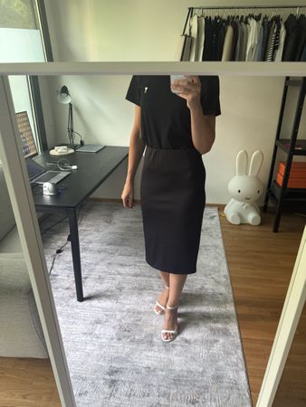 Classic Black Pencil Skirt – Size S/M 