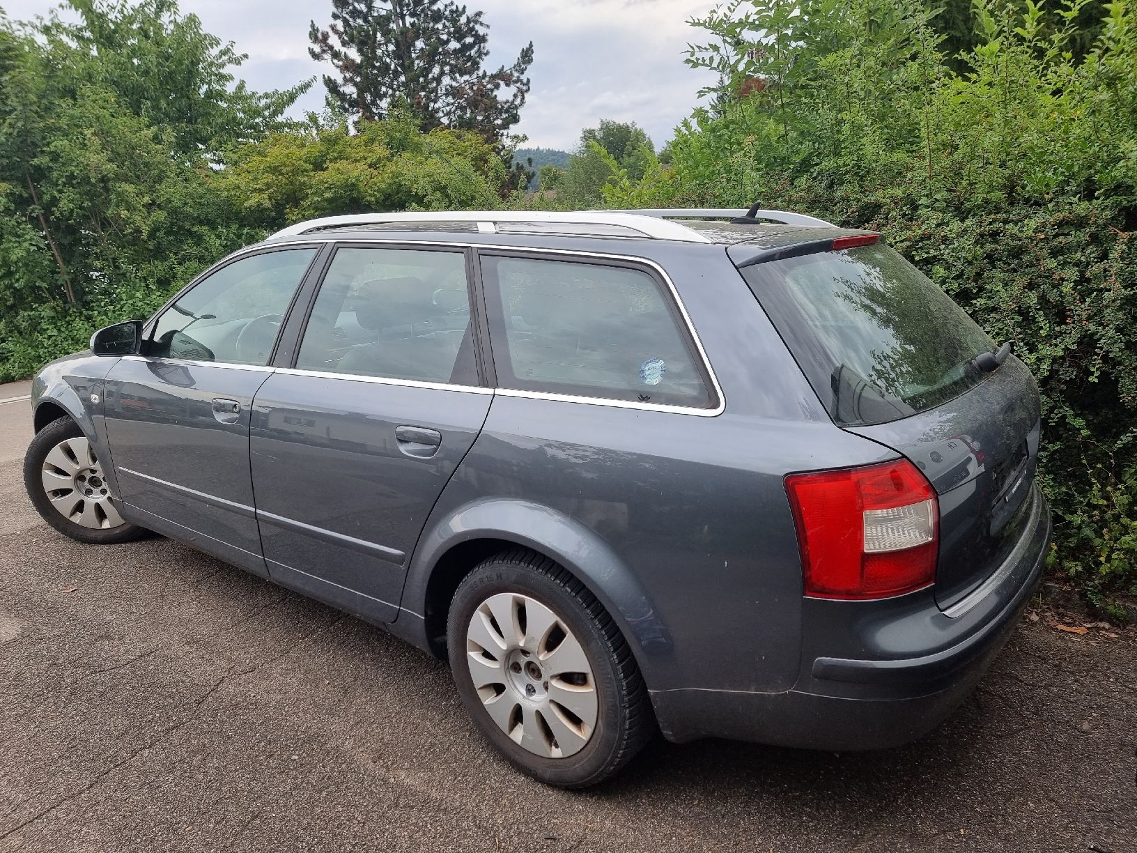 Audi Autos: Audi Quattro A4 Avant Grau für Bastler oder Export – Defekt aus Wila von Datalog