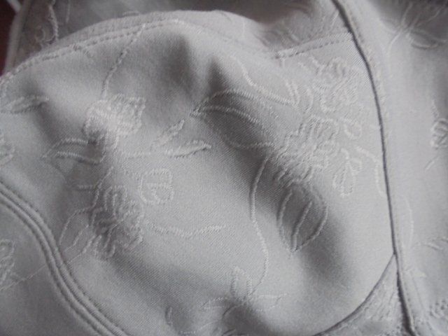Altra biancheria intima: BH Gr. 120 Lavendel mit Spitze – Nuovo (secondo la descrizione) da Hinwil venduto da Glasperlen 2