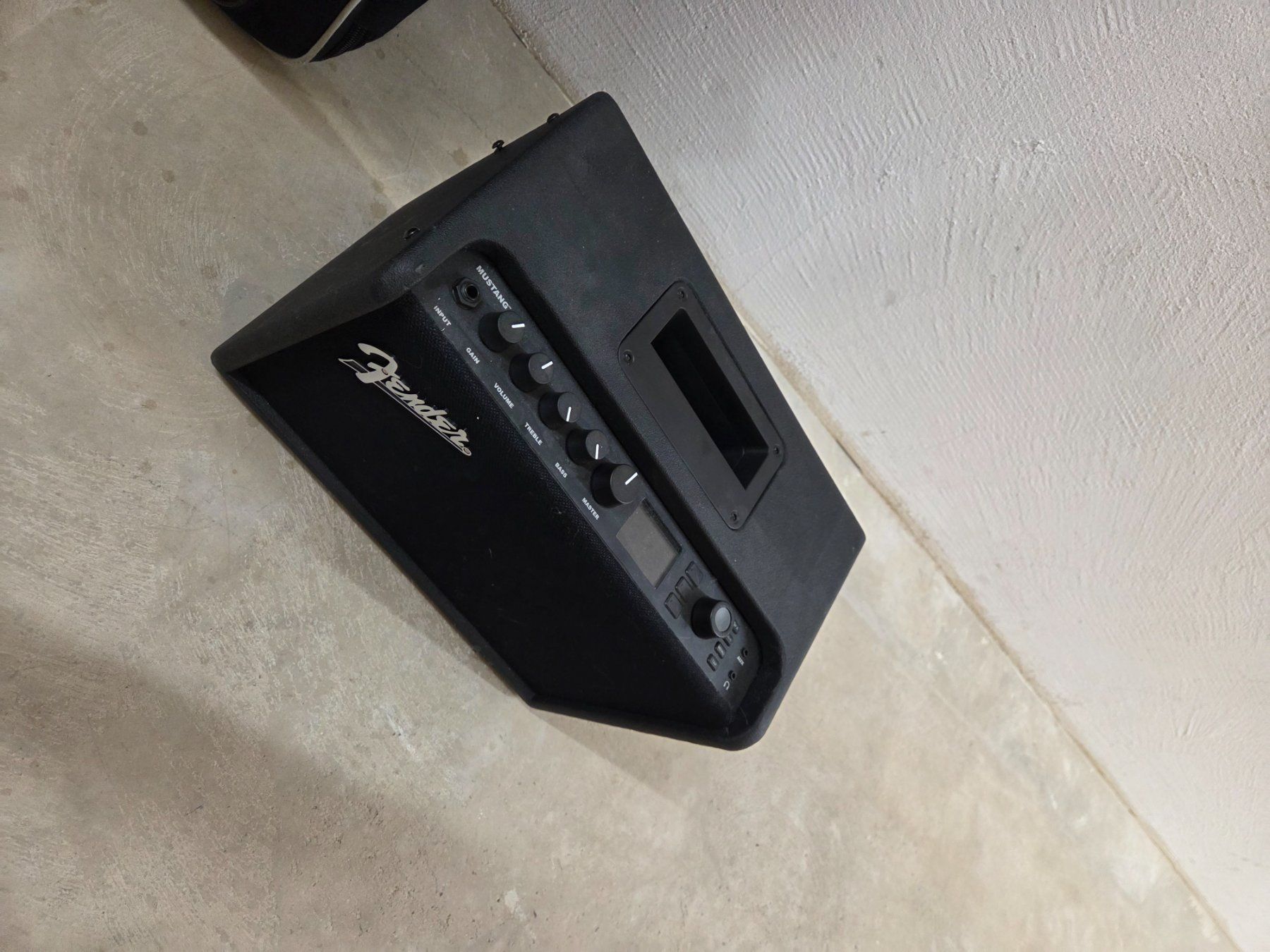 Instruments de musique: Guitare électrique, ampli, micro et divers – D'occasion à Promasens par ama_zcd6 5
