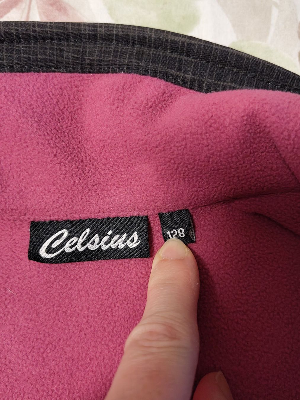 Giacche & Cappotti: pink-schwarze Softshell Jacke Gr 128 – Usato da Brüttisellen venduto da kikaninchen79 3