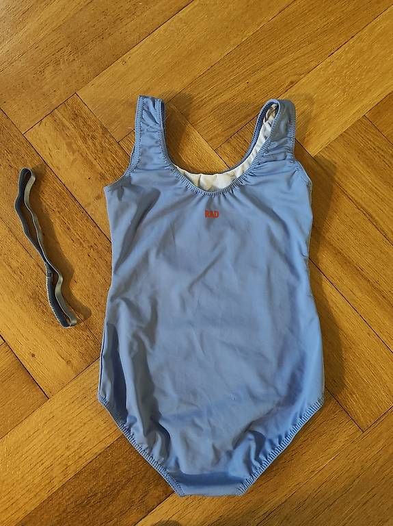 Scarpe, pantaloni & magliette da ginnastica: Ballett Trikot Anzug RAD Gr.2 – Usato da Zürich venduto da jeu_szl9 2