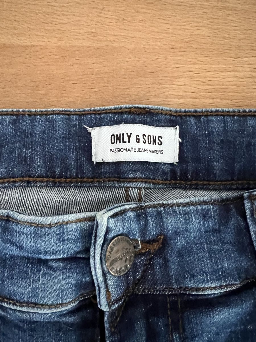 Jeans: 3 kurze Jeans Gr 34  – Usato da Mümliswil venduto da Soccerpat 4
