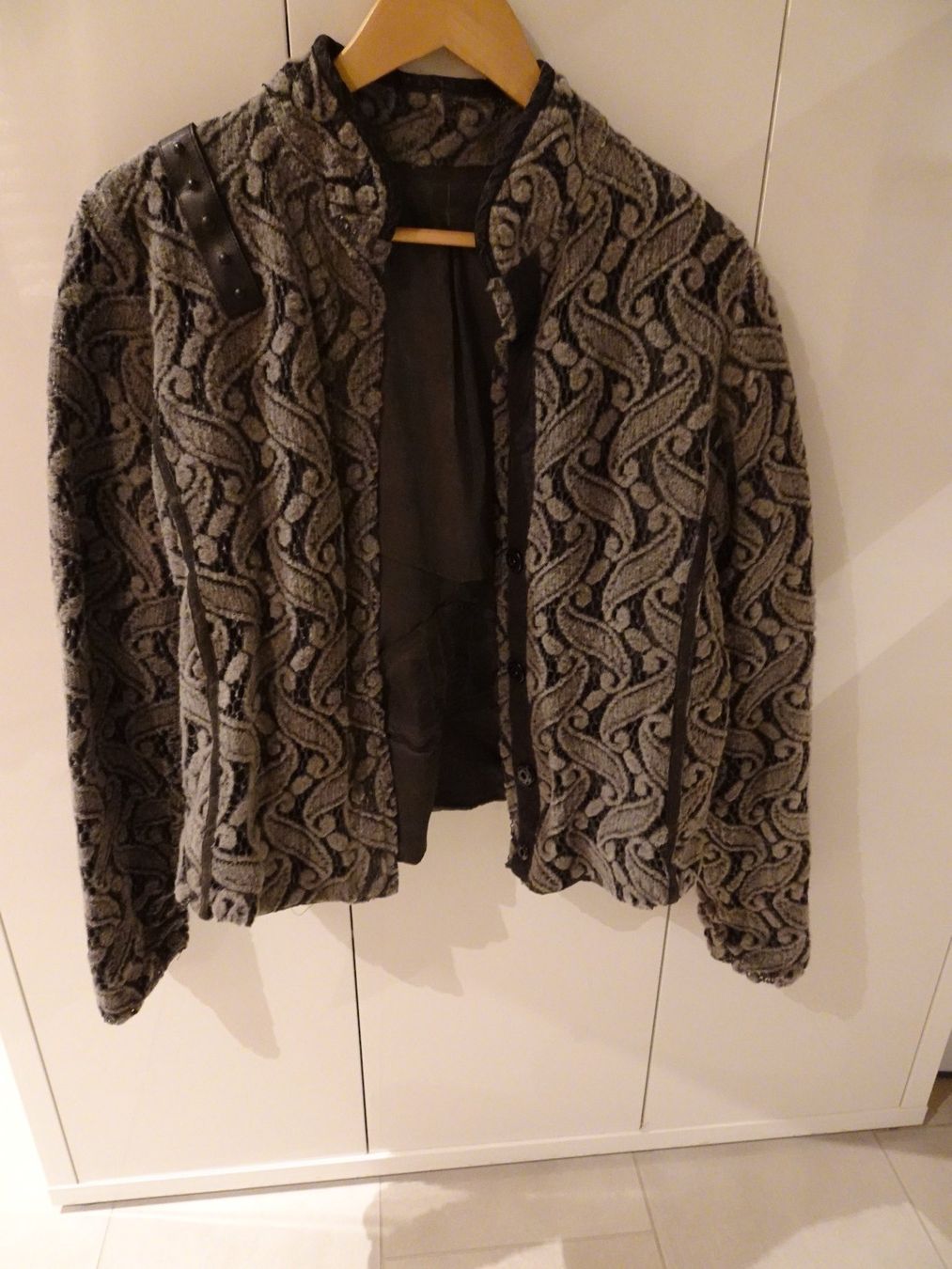 Giacche: Hübsche graue Jacke Gr. M - 231101 – Usato da Küssnacht am Rigi venduto da Good4Deckeli 1