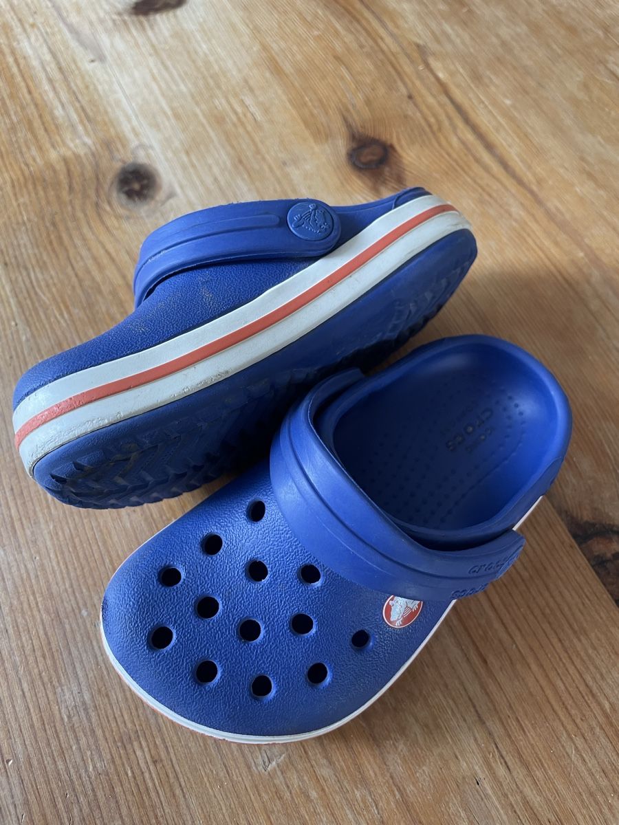 Crocs Scarpe da uomo: Crocs Kinder Clogs Grösse 22/23  – Usato da Schönenberg TG venduto da cocifrosch94