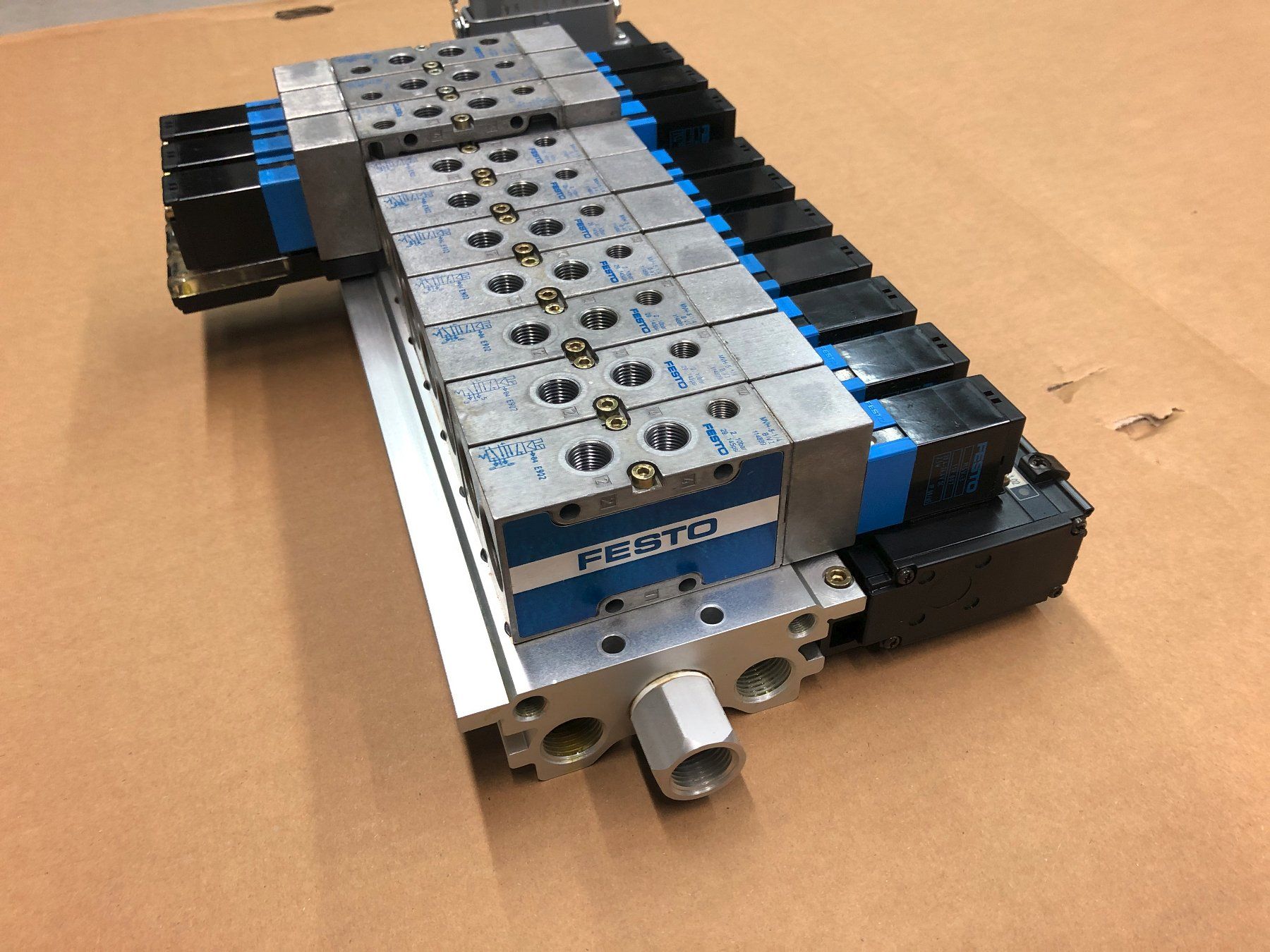 Festo Altro per industria metallurgica: Ventilinsel 1/2'' Festo – Usato da Fehraltorf venduto da pean86 2