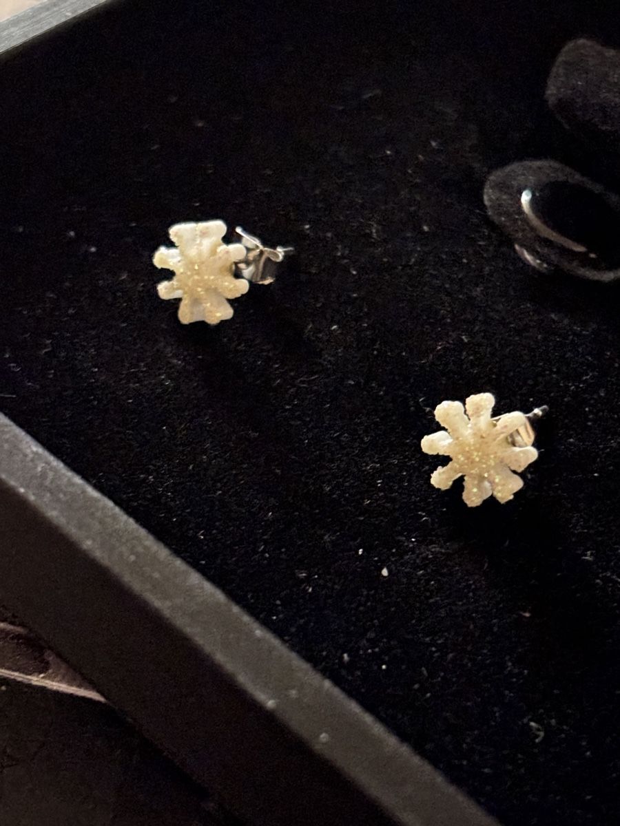 Boucles d'oreille: Cloux d'oreilles flocons de neige – Neuf (Voir description) à thonex par Ktoun