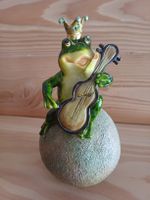Froschkönig mit Gitarre aus Kunststoff