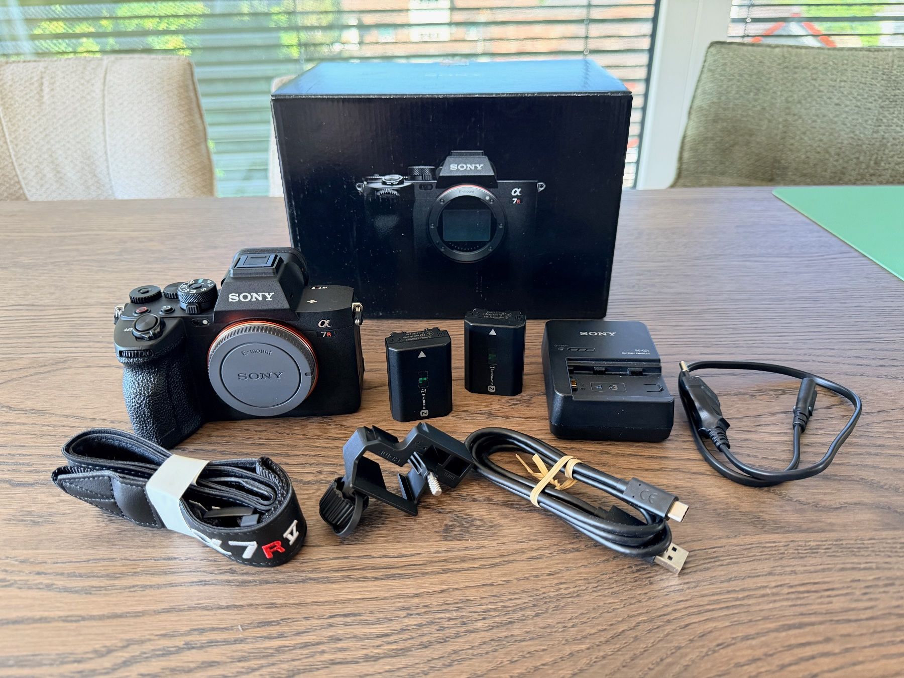 Sony Fotocamera: Sony A7R V Body w. 2 batteries – Usato da Zürich venduto da bartekn3