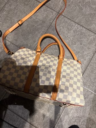 SCHÖNE HANDTASCHE FAST WIE NEU