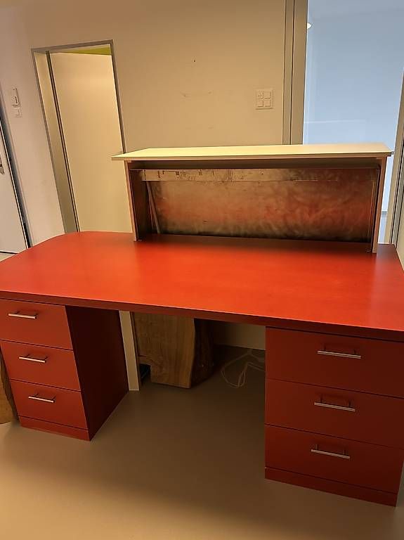 Allestimento di negozi e stand fieristici: Grosser Empfangspult – Usato da Flawil venduto da chelsea011 1