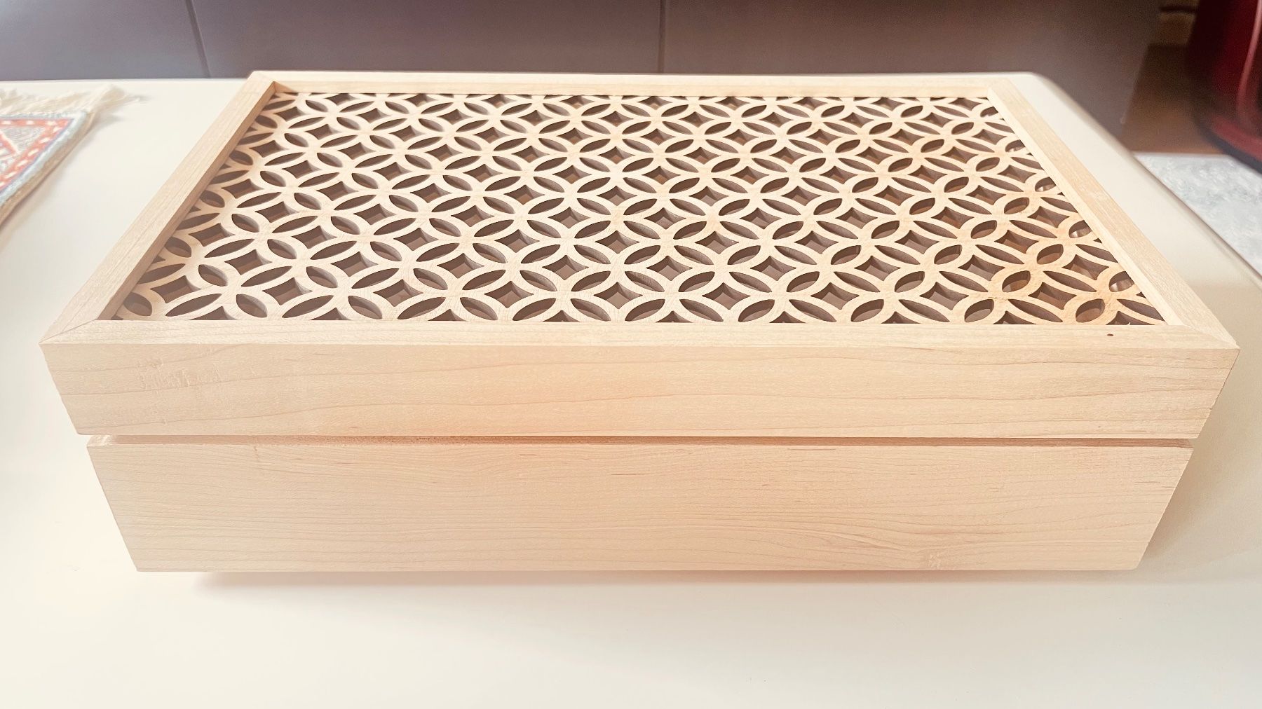 Autres décorations & accessoires: Schöne Holzkiste mit Design – Neuf (Voir description) à Davos Platz par Infinity795