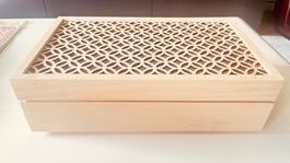 Schöne Holzkiste mit Design
