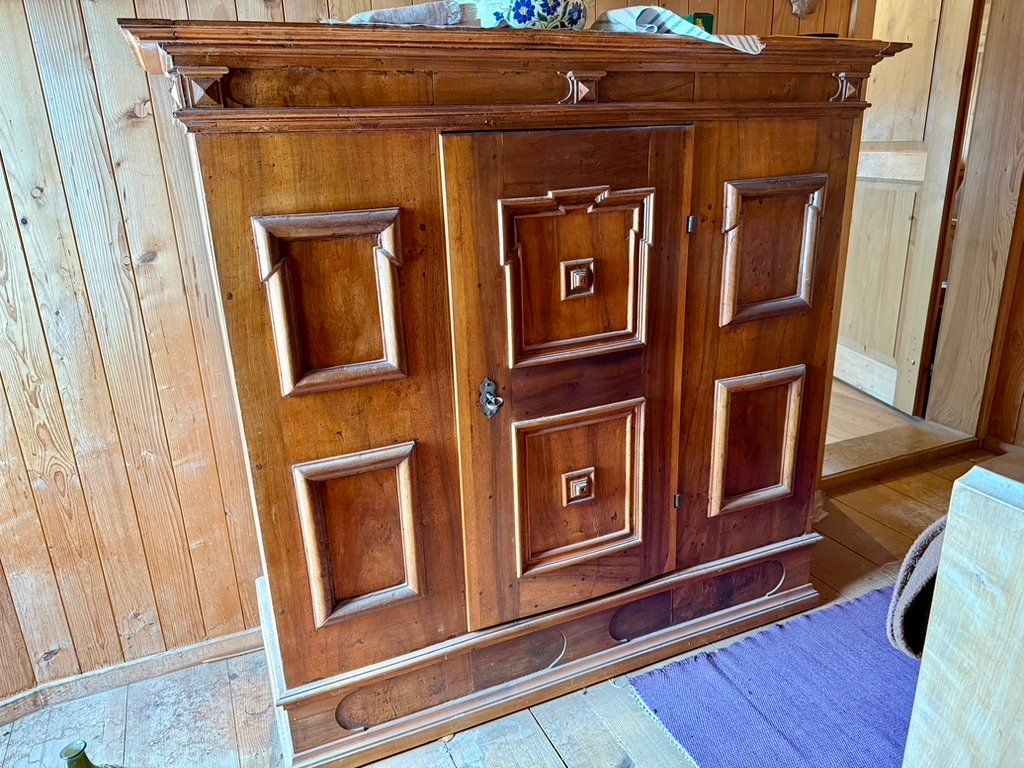 Armadi: Antiker Barockschrank, gut erhalten. – Usato da Agriswil venduto da Windcheetah