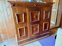 Antiker Barockschrank, gut erhalten.