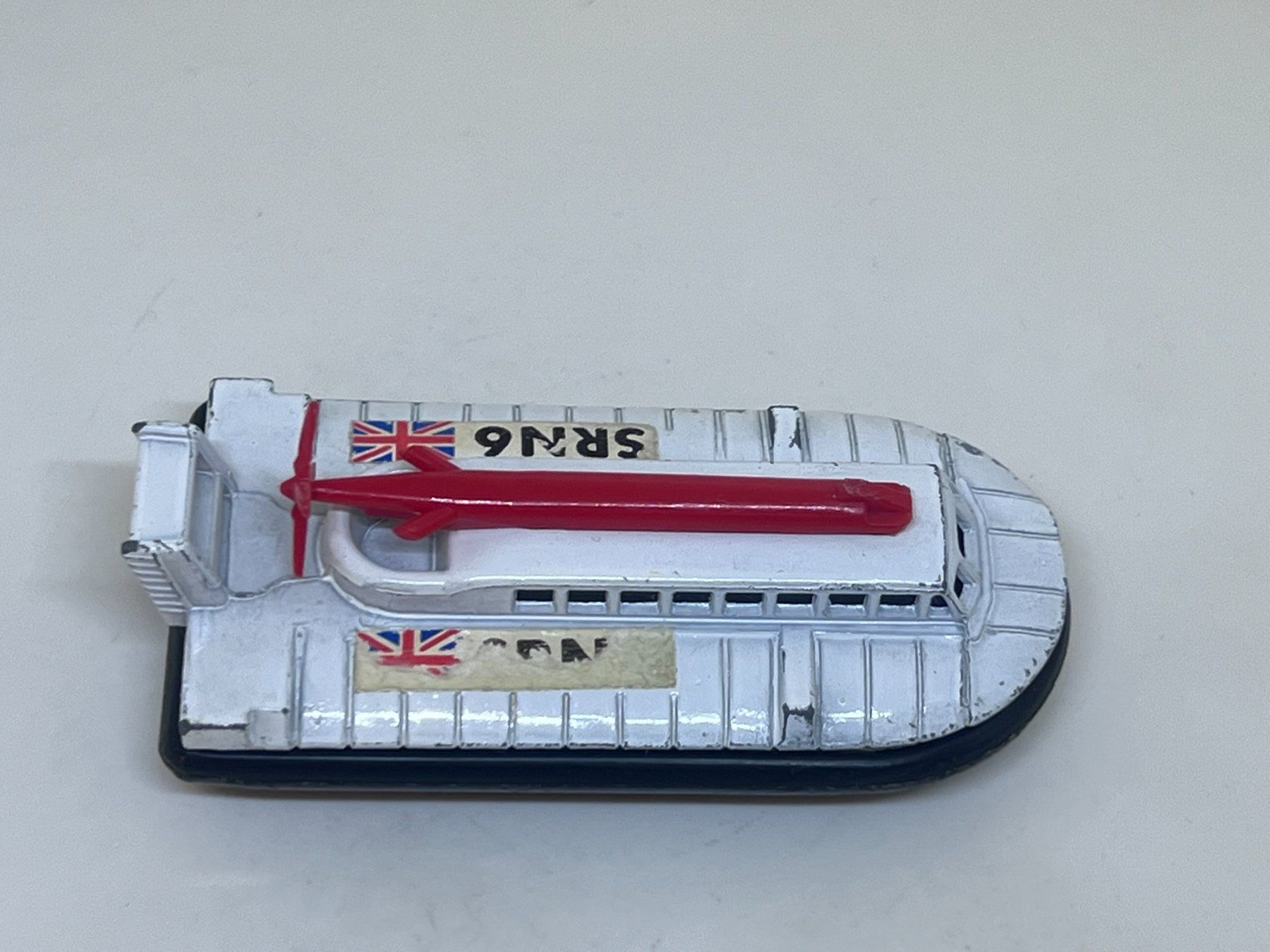Matchbox Modellini d'auto: Matchbox SRN6 Hovercraft #584 – Usato da Wildegg venduto da LaaBoutique 1