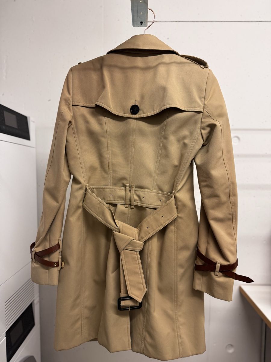 Burberry Mäntel: Original Trenchcoat von Burberry – Neu (gemäss Beschreibung) aus Kappel am Albis von Menazee 1