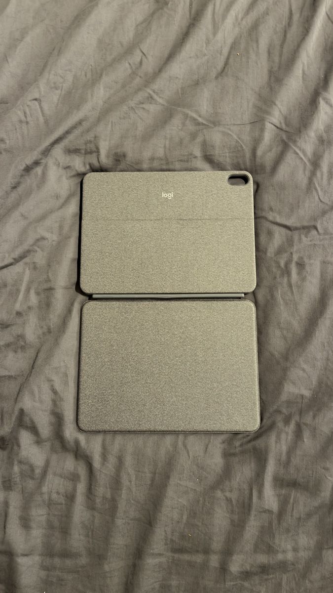 Logitech Claviers: Logitech Combo Touch Keyboard Case for iPad Air 5th – D'occasion à Grasswil par Flohryn 2