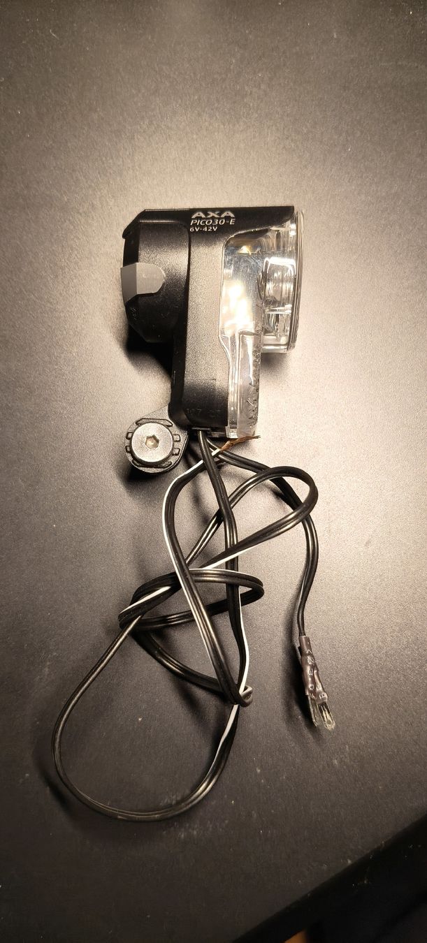 Axa Pezzi di ricambio: Front light for electric bike Axa Pico 30-E – Usato da Rebstein venduto da sho_7yky