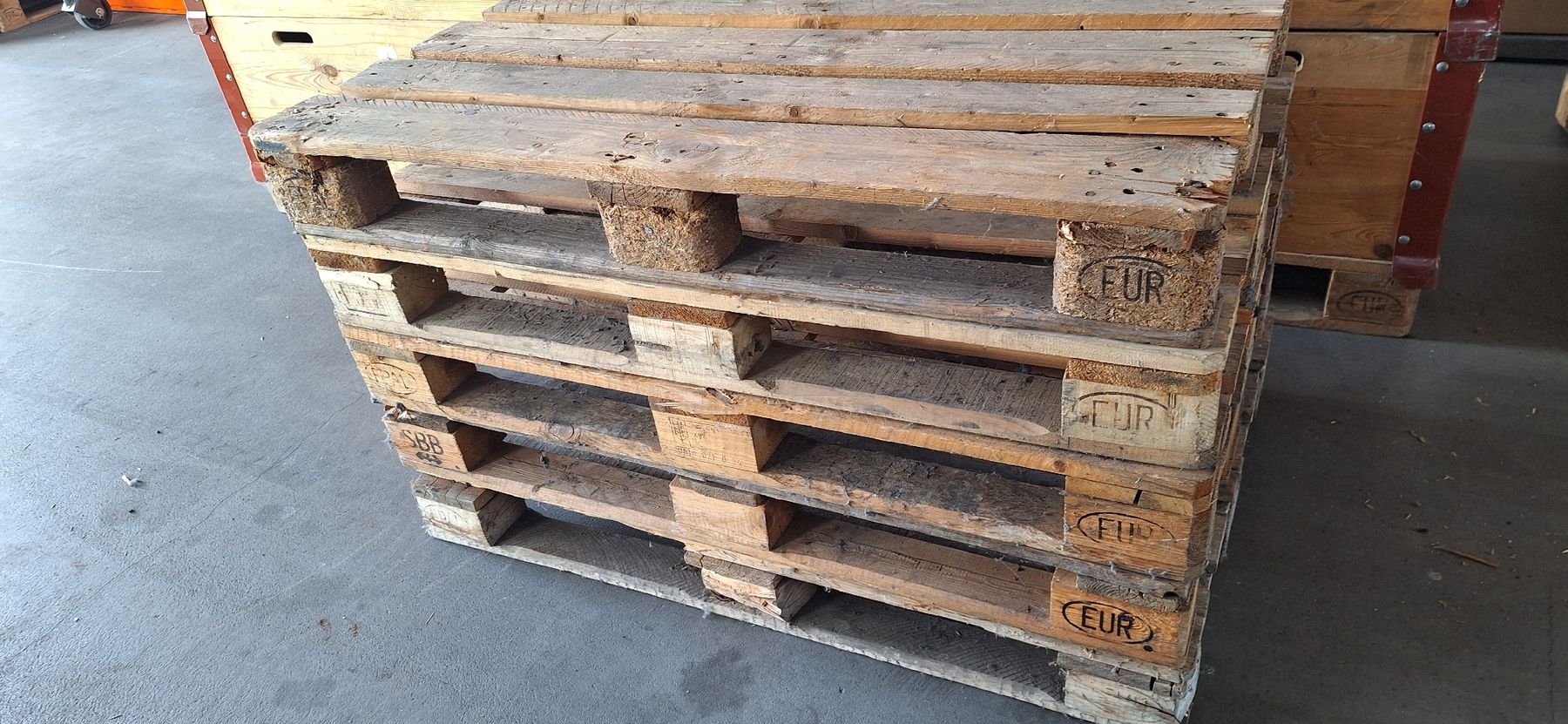 Paletten: SBB Holzrahmen und Paletten. – Gebraucht aus Langnau b. Reiden von Erzierzi 6