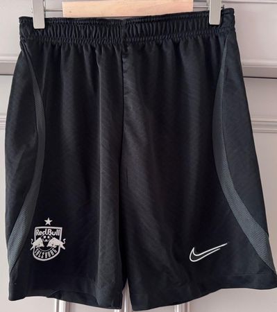 NEU Nike Dri-FIT Red Bull Salzburg Trainingsshorts 147-158cm