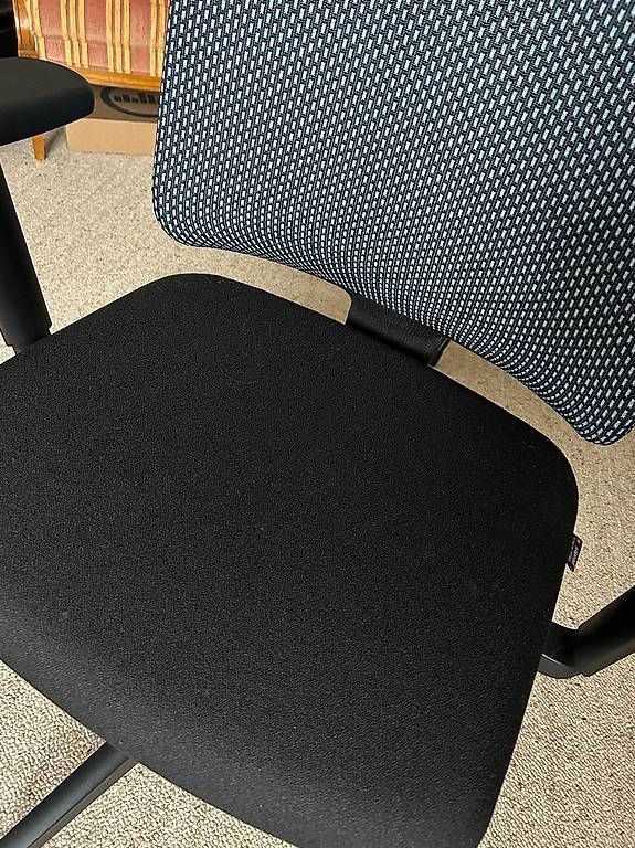 Sedie: Giroflex Bürostuhl, schwarz/blau – Usato da Wabern venduto da kiasiguitars 1