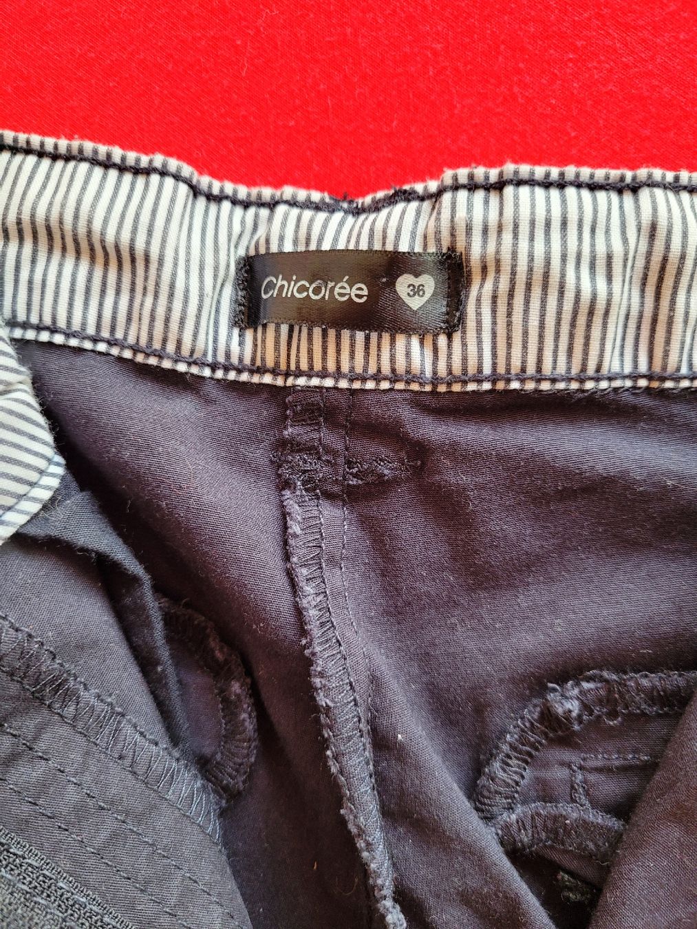 Pantaloni: Damen Caprihosen dunkelblau Gr. S – Usato da Steffisburg venduto da Gismo49 2