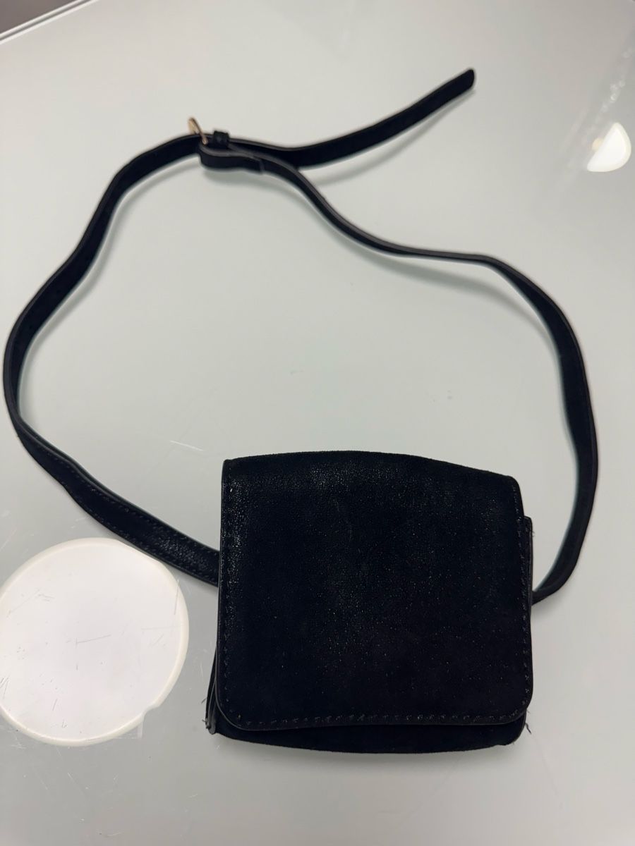 Taschen für Damen: Elegante borsetta nera a tracolla da cintura – Gebraucht aus chur von merygori 1