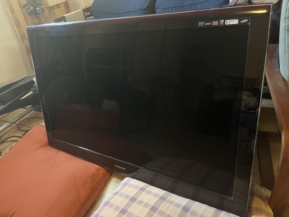Samsung Televisori: Samsung 52” LCD TV – Usato da Untersiggenthal venduto da sho_fy9g