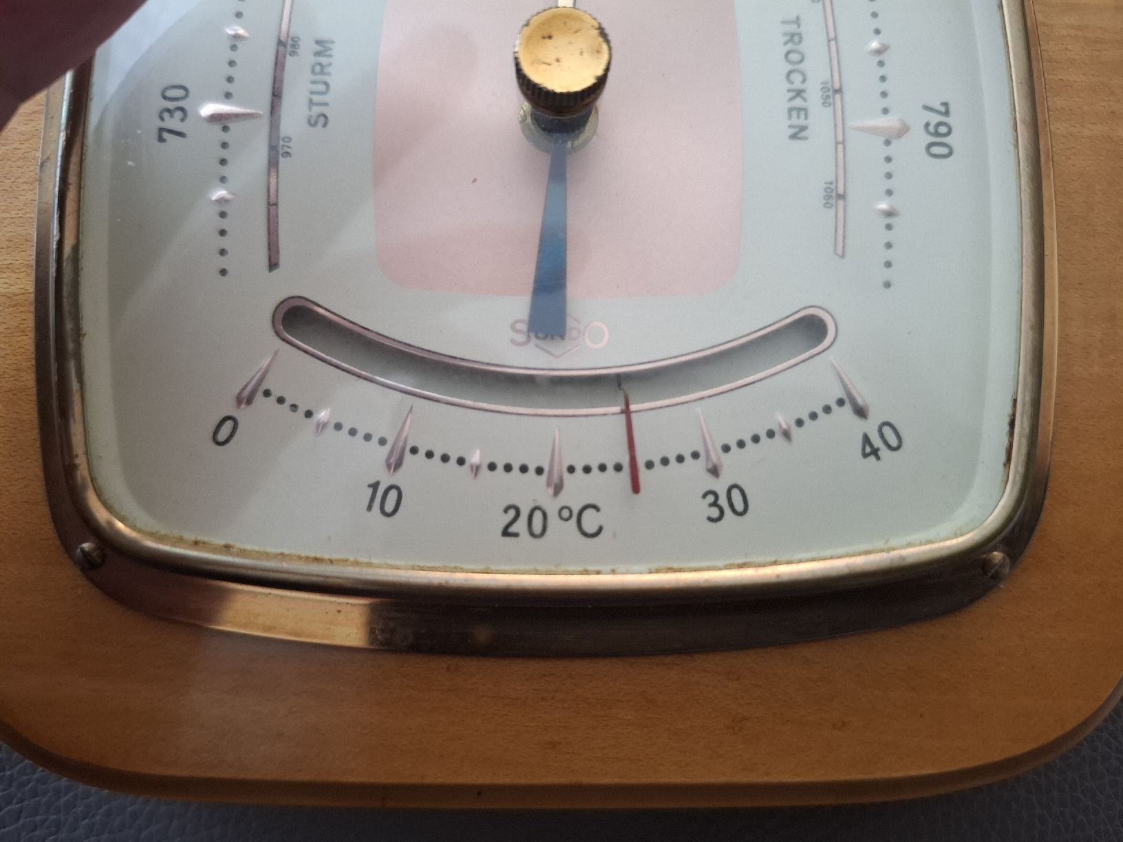 Sonstiges für Haushalt & Wohnen: Barometer Holzgehäuse mit Thermometer gebraucht – Gebraucht aus St.Gallen von bpeter01 4