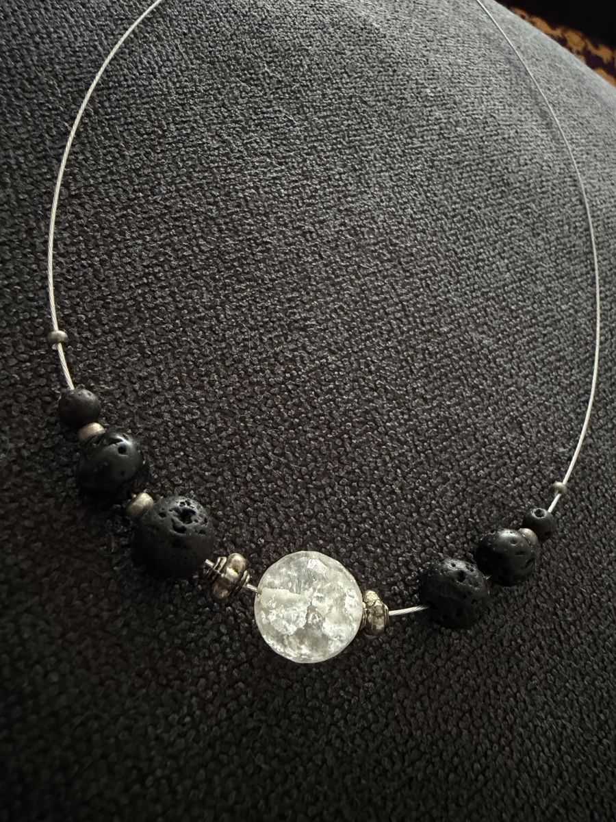 Ketten: Lava / vulcan stone necklace – Gebraucht aus Schaffhausen von Nadiuna