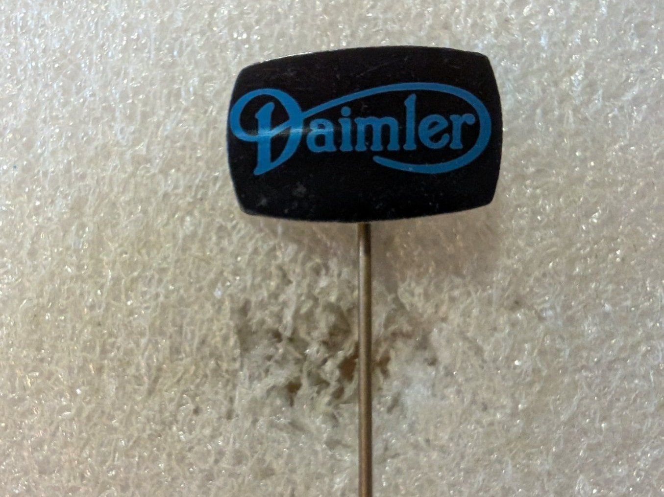 Placchette & Badge: Anstecknadel 39: Daimler – Usato da Oppligen venduto da Pin-Fall-Shop