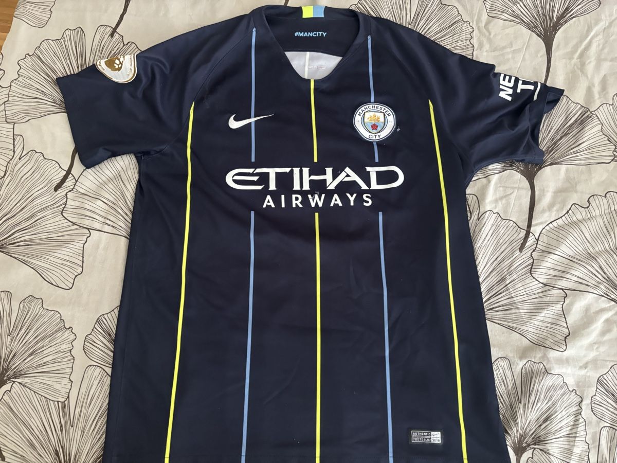 Nike Maillots de corps & Pantalons: Manchester City n10 maillot  – D'occasion à Le Grand-Saconnex par focamix