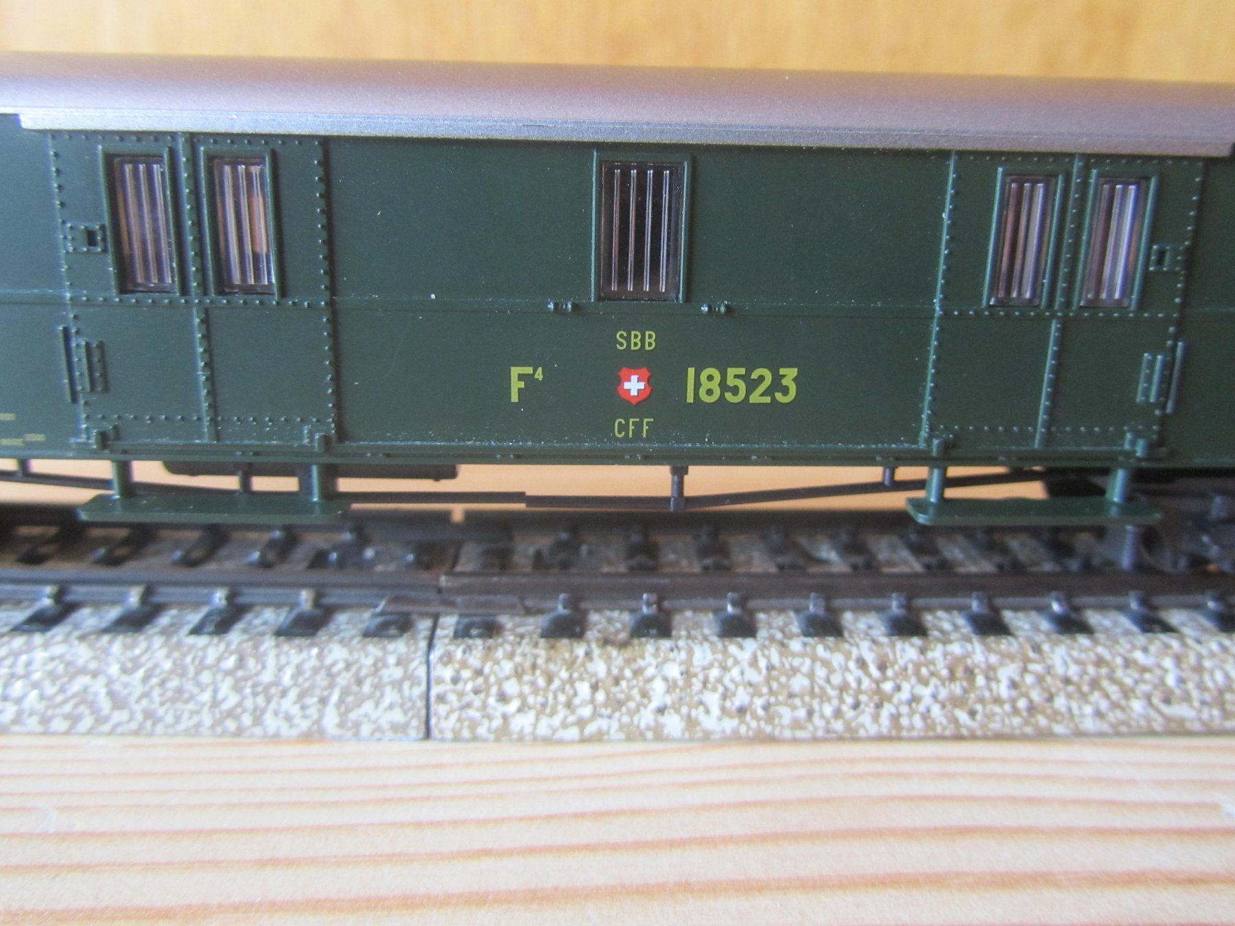 Märklin Modellini di ferrovie: Märklin HO 42385 - Gepäckwagen SBB-CFF, Schweizer Oldtimer – Nuovo (secondo la descrizione) da Porrentruy venduto da Tarascon 2
