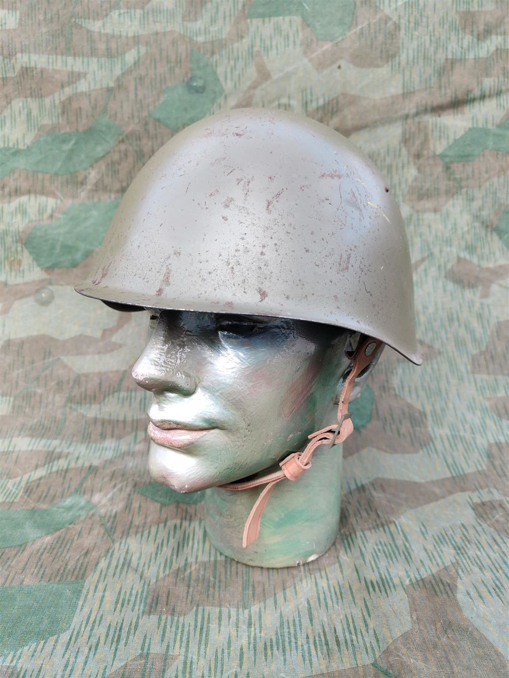 Schweizer Armee Uniformi & Effetti personali: Stahlhelm M53, Variante 1 – Usato da Bauma venduto da SwissMilitaria
