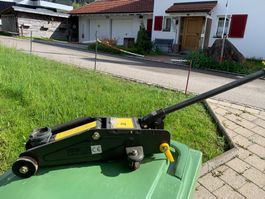 Hydraulischer Wagenheber 2 Tonnen, wenig gebraucht. Top Z...