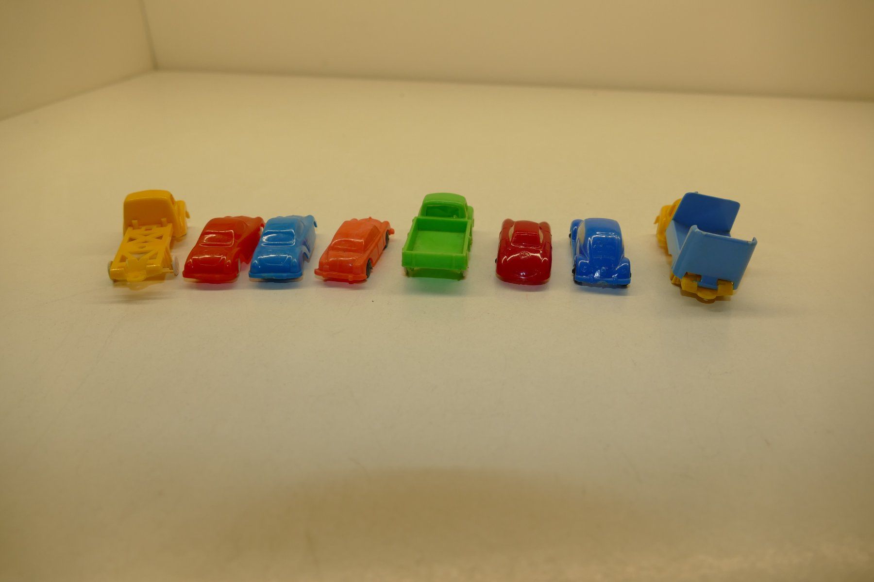 Modellini d'auto: 8xUralt Plastik Autos – Usato da Niederhasli venduto da rail-duerst 1