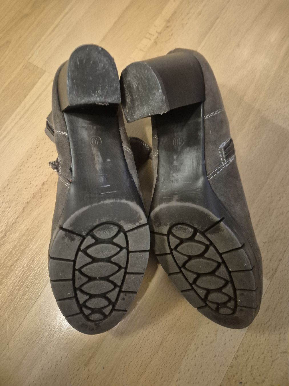 Chaussures femmes: Graue Stiefel Gr. 40 – D'occasion à Zug par puzzle73 1
